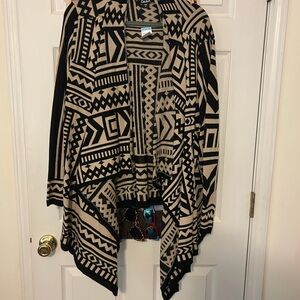 BNWT Size 3X Geometric Patterned Black and Tan Sweater